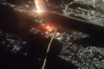La imagen del estallido captada por un pasajero de la aerolínea flybondi