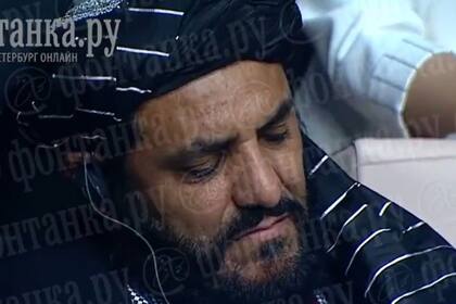 La imagen del líder talibán con los ojos cerrados durante el discurso de Putin se hizo viral