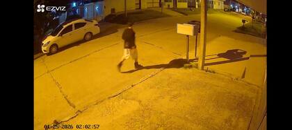 La imagen del sospecho captado por las cámaras de seguridad de los vecinos.