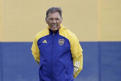 La imagen es de enero de 2021, pero pronto habrá una similar: Miguel Russo no tomó posesión en Boca, pero sí decisiones.