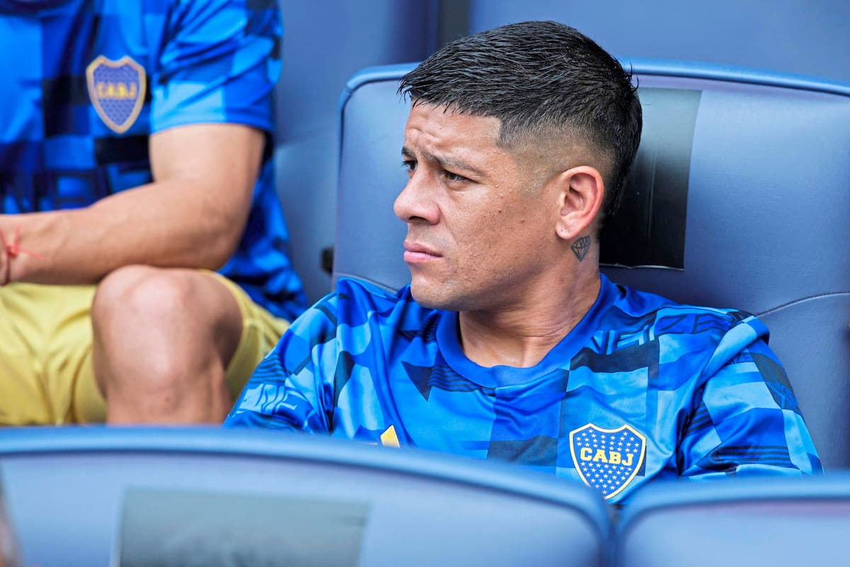 La imagen final de Rojo en el Mundial de Clubes: en el banco, sin pechera, y con Boca eliminado