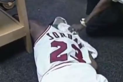 La imagen más conmovedora de Jordan: rompió en llanto al volver a jugar y ser campeón en 1996