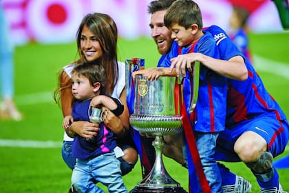 La imagen más reciente de los Messi-Roccuzzo juntos. Fue tomada en Madrid, el 28 de mayo, después de la consagración del Barcelona en la Copa del Rey.