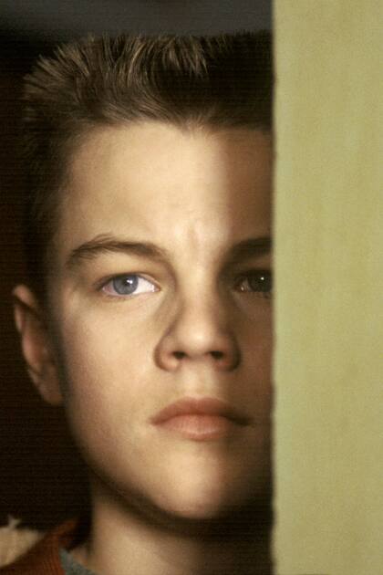 La imagen más temprana en el cine de Leonardo DiCaprio, que debutó en 1993 con una exigente personificación en Mi vida como hijo