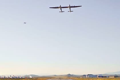 El avión voló dos horas y media, alcanzando una velocidad máxima de 304 kilómetros por hora y altitudes de hasta 5.181 metros