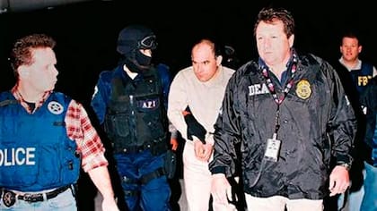 La imagen muestra el traslado del capo de la droga hacia EE.UU.en la madrugada del sábado 20 de enero de 2007