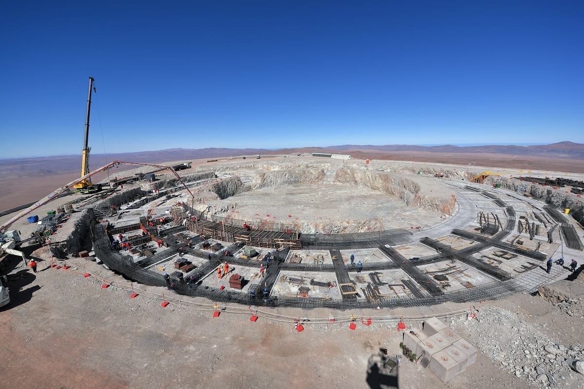 La imagen muestra la cimentación del telescopio extremadamente grande (ELT) en Atacama (Chile). Una vez completado, será el mayor telescopio terrestre en funcionamiento y 3.400 toneladas de peso