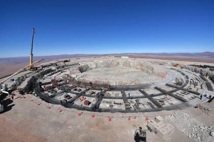 La imagen muestra la cimentación del telescopio extremadamente grande (ELT) en Atacama (Chile). Una vez completado, será el mayor telescopio terrestre en funcionamiento y 3.400 toneladas de peso