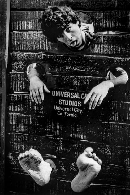 La imagen original de un joven Maradona "jugando" en Los Ángeles