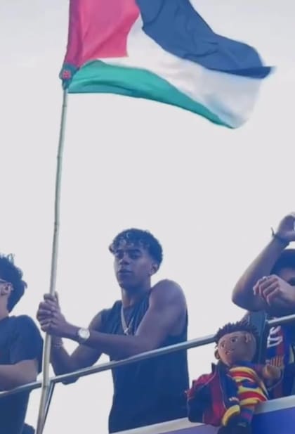La imagen que compartió Bardem sobre Yamal con la bandera de Palestina en los festejos de Barcelona por el título de liga