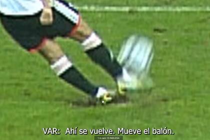 La imagen que convenció a los árbitros de VAR para invalidar el gol de Pablo Solari en la definición por penales ante Inter de Porto Alegre