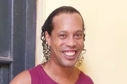Ronaldinho en la primera foto que se conoció de él en la cárcel en Paraguay.