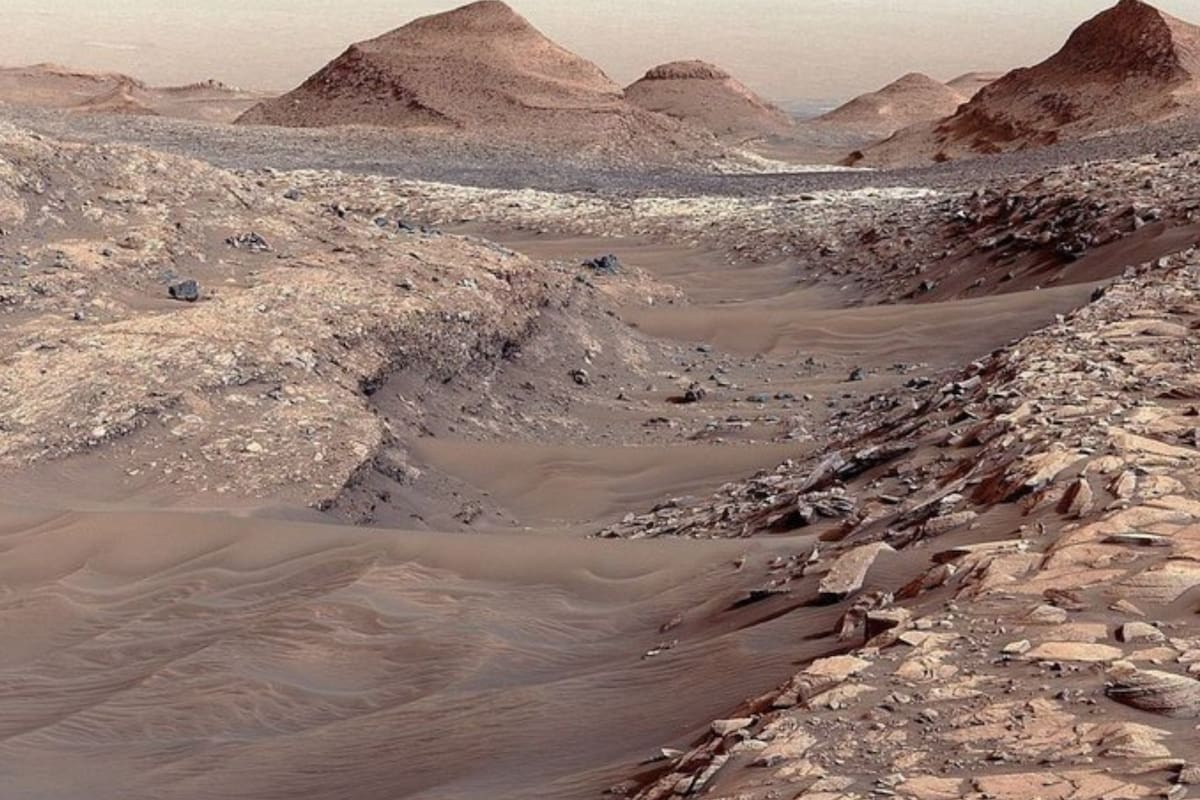 La imagen que difundió la NASA sobre un cráter ubicado en Marte