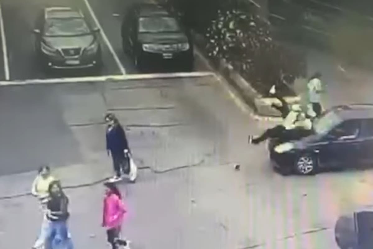 La imagen que evidencia la relajación del brazo izquierdo del conductor