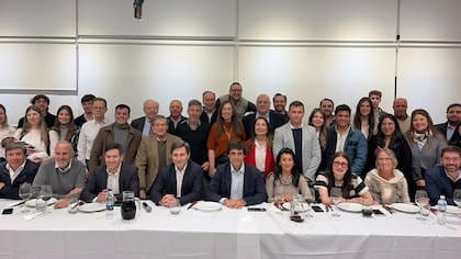 La imagen que posteó Hernán Lacunza con dirigentes del partido Propuesta Republicana