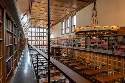 La impactante Biblioteca Nacional y Universitaria.