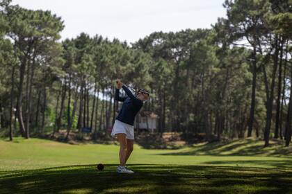 La impactante imagen en un tee de salida en Cariló: un escenario movilizador para grandes y chicos