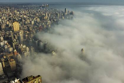 La impactante presencia de humo, ayer, en Rosario