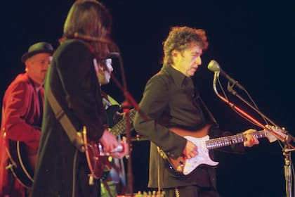 En los primeros shows de los Stones fue un rumor y en la noche del 4 de abril una confirmación: Bob Dylan abriría los últimos dos shows de Jagger y Cía en River y tocarían juntos