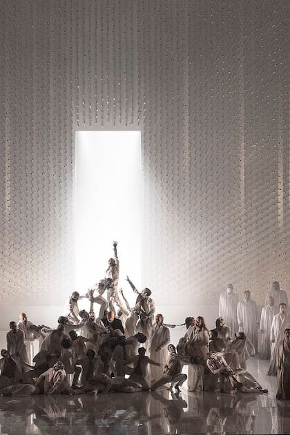La impactante puesta visual de Stefano Poda para "Nabucco", de Giuseppe Verdi, en su ensayo general