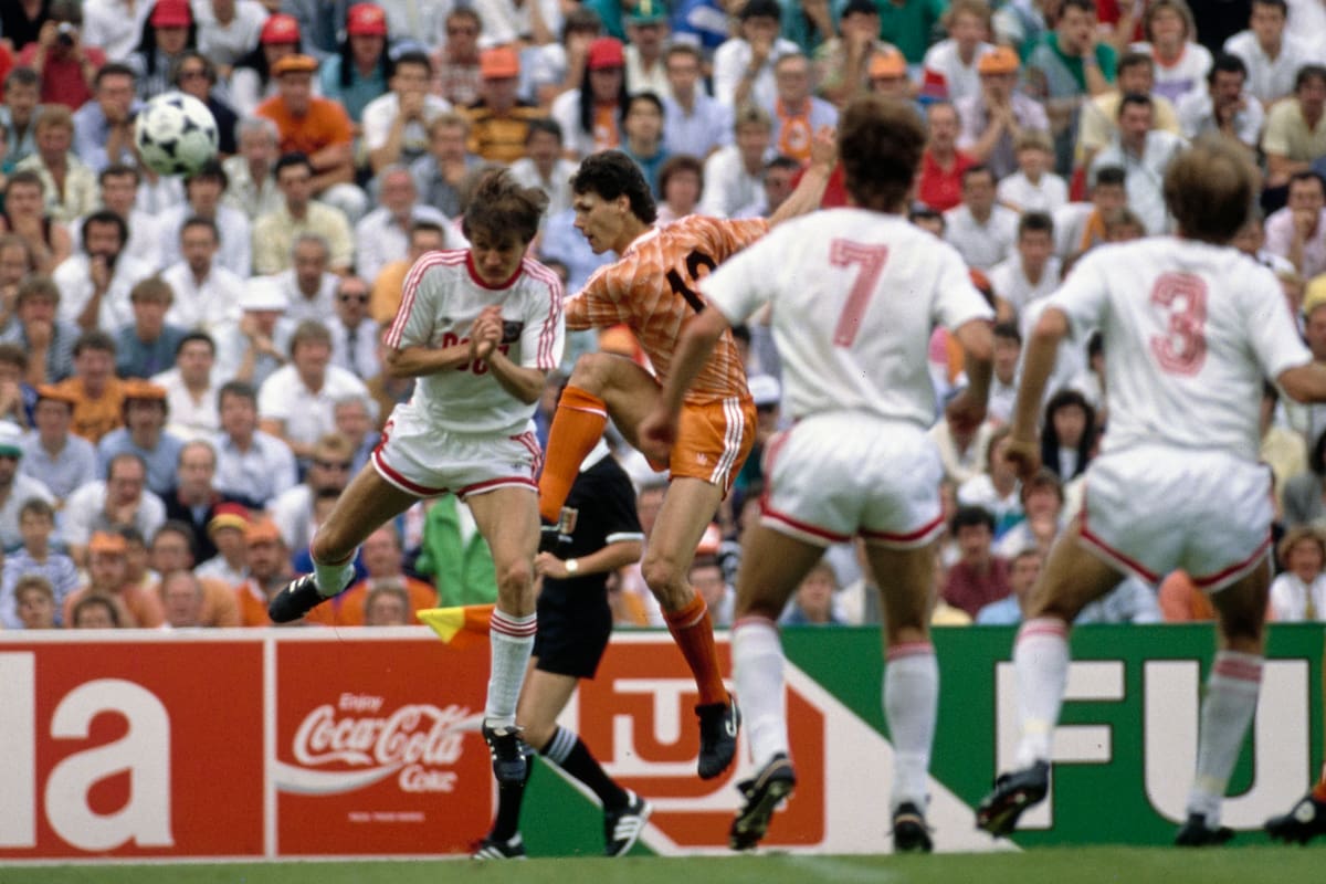 La impactante volea de Marco Van Basten en la final de la Eurocopa 1988 ante Rusia: un golazo que lleva 36 años y pocos se explican