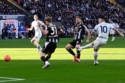 La impecable definición de Lautaro Martínez para darle la victoria a Inter de Milán en su visita a Udinese, por la Serie A de Italia