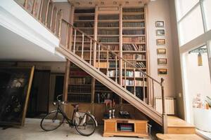 La imponente biblioteca de Benjamín Vicuña que esconde un recuerdo conmovedor