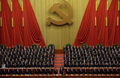 La imponente ceremonia de clausura del Congreso del Partido Comunista chino que esta semana llevó al poder a una nueva generación, Foto: Ng Han Guan/AP