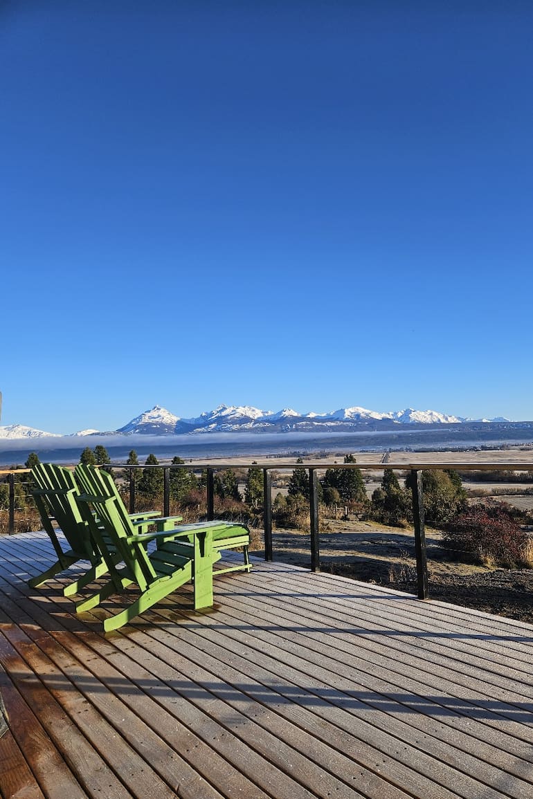 La imponente cordillera de los Andes, con el Trono de Nubes, desde la terraza del nuevo glamping.