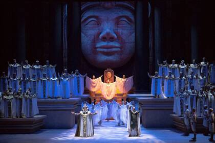 La imponente puesta de Roberto Oswald para Aida, en reposición de Aníbal Lápiz, para celebrar los 110 años del Teatro Colón