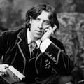 Oscar Wilde: “Un hombre puede vivir feliz con cualquier mujer, siempre y cuando no la ame”