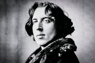Oscar Wilde: “Un hombre puede vivir feliz con cualquier mujer, siempre y cuando no la ame”
