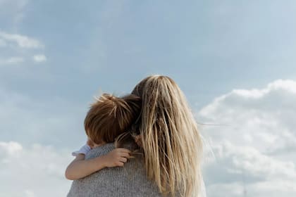 La importancia de los abrazos para vivir con salud física y mental