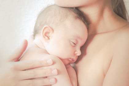 La importancia del contacto piel a piel entre la mamá y el bebé