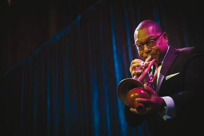 La impronta política del último álbum de uno de los mejores trompetistas del mundo adquiere un significado urgente de cara a las elecciones en Estados Unidos. Defensor de los derechos civiles, critica a los líderes que “generan odio entre distintos grupos mientras se hacen ricos” y habla de la neces