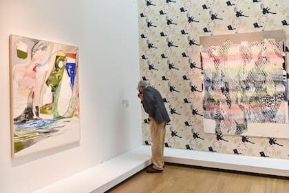La inauguración de la muestra de Alejandra Seeber y Leda Catunda se demoró un año por la pandemia; estuvo abierta al público apenas dos meses