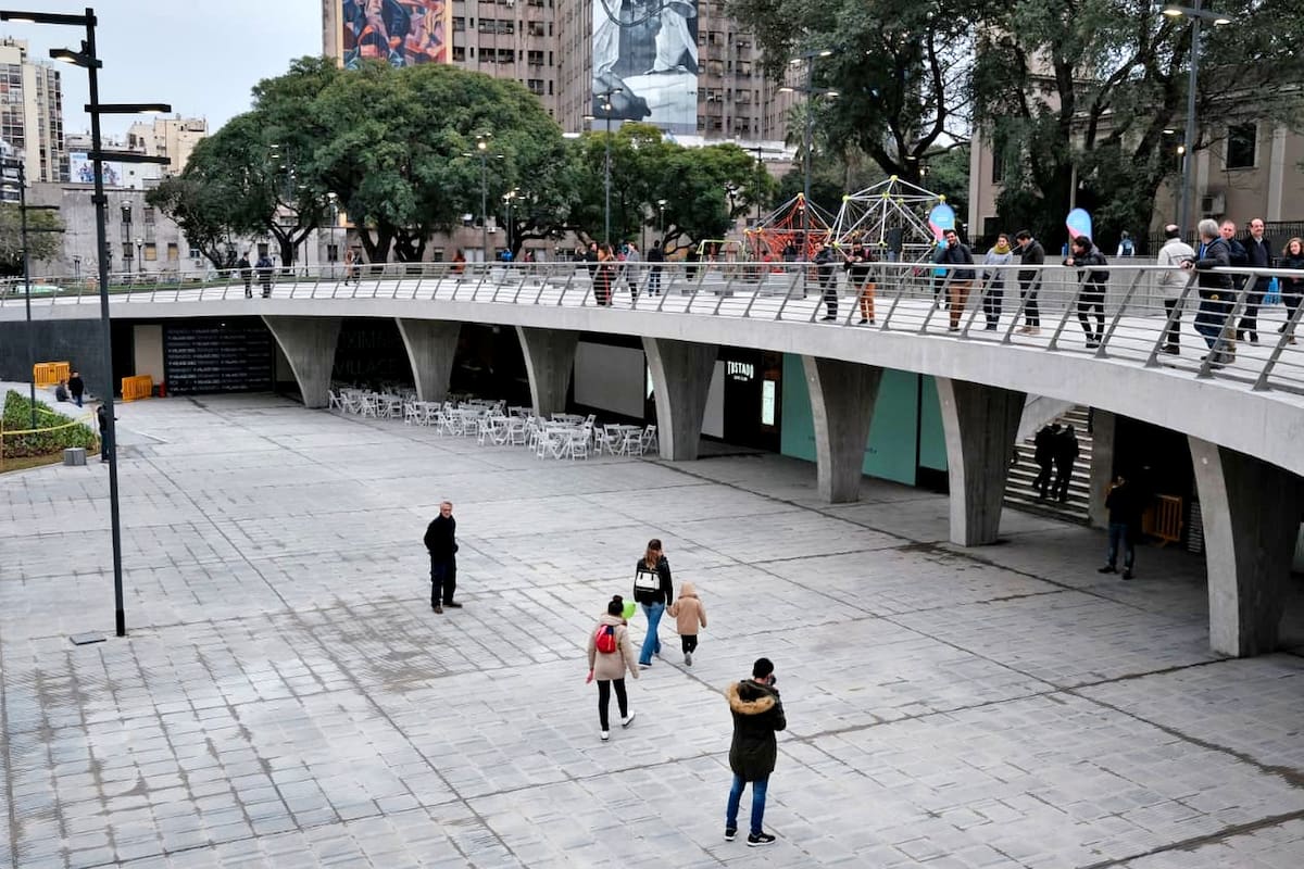 La inauguración de la Plaza Houssay