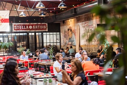 La inauguración del Patio Napolitano, antes de las restricciones. Gentileza: Guerrín