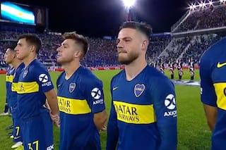 La reacción de Nandez mientras hinchas de Vélez cantaban sobre el himno nacional