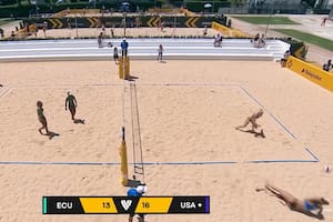 La increíble jugada de la pareja de los Estados Unidos en el Mundial de Beach Volley
