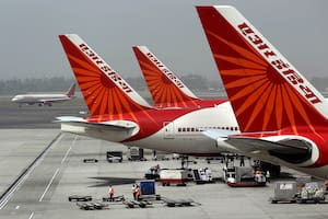 La India comenzará a prohibir que sus pilotos y azafatas de líneas aéreas utilicen perfume (AP Foto/Kevin Frayer, Archivo)