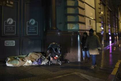La indigencia en Argentina, parecido al resto de la región, es común. Con un agravante: las constantes crisis económicas en el país perjudican, sobre todo, a los más pobres