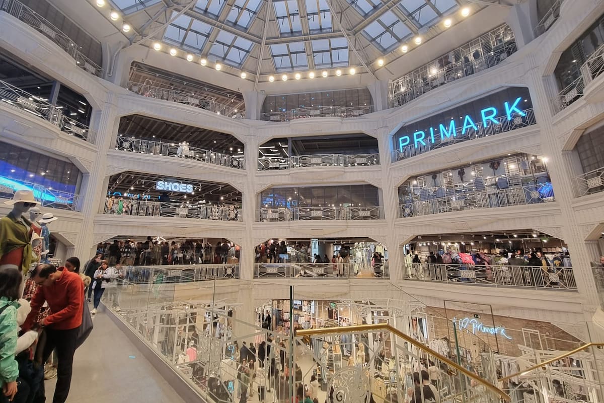 La indumentaria en cadenas de bajo costo europeas sale hasta un cuarto de lo que cuesta en la Argentina