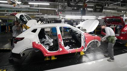 La industria de los automóviles es una de las que más sufre la escasez de semiconductores