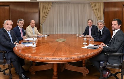 La industria le pidió a Luis Caputo un subsidio de US$130 millones para atravesar el invierno; el ministro de Economía la rechazó