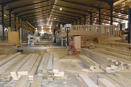 La industria maderera de Misiones y Corrientes dijo que trabaja "al 40% de la capacidad instalada"