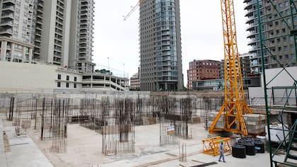 La industria se hundió 8% y la construcción se derrumbó 19,2%