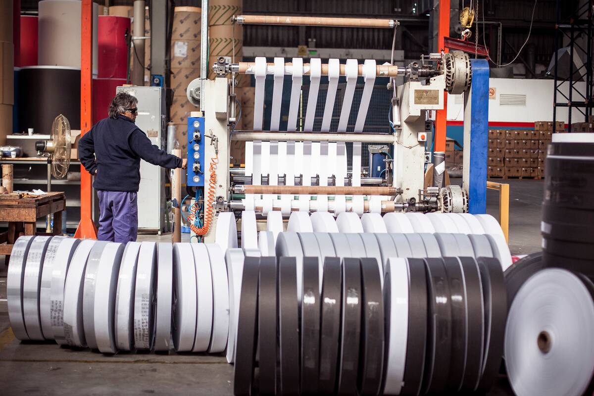 La industria se mantiene en niveles muy bajos