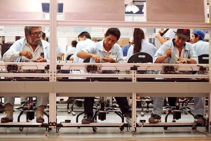 La industrialización del país en el siglo XX generó empleos, pero con salarios bajos que obligaban a trabajar jornadas largas