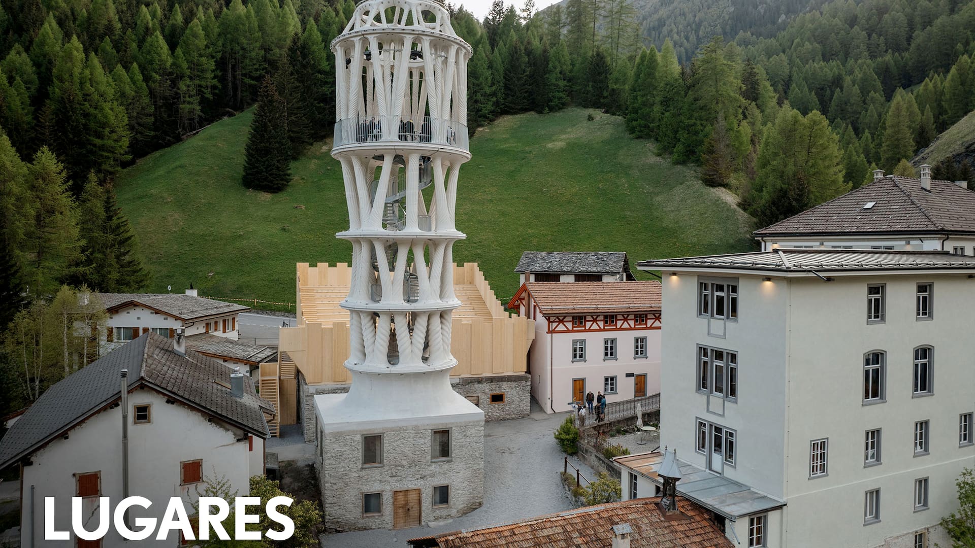 La inédita torre aspira a convertirse en un atractivo turístico para evitar que el pueblo desaparezca